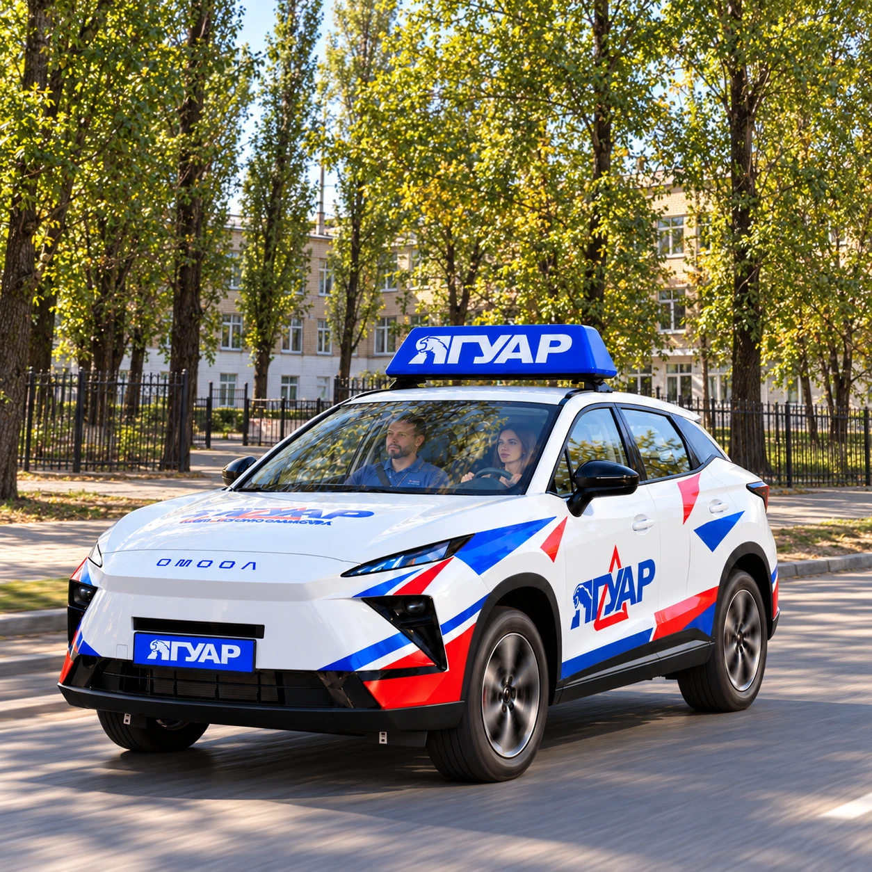 Учебный автомобиль «Ягуар» рядом с бульваром Пионеров